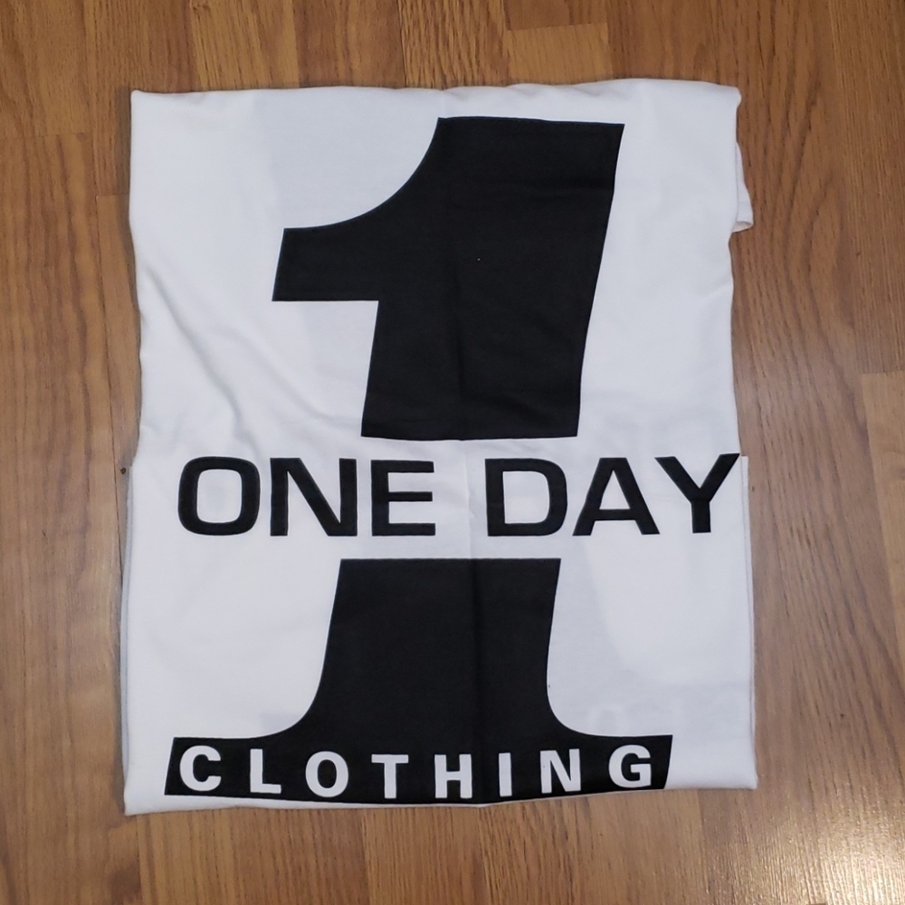 1 One Day clothing logo t-shirt XXL